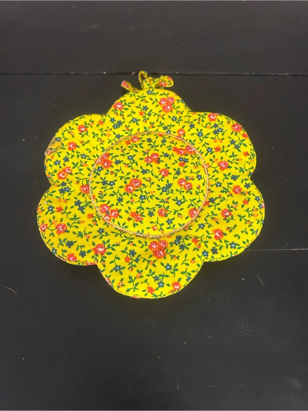 Vintage Handmade Flower Face Potholders Hot Pads Set of 4 Yellow Floral Retro